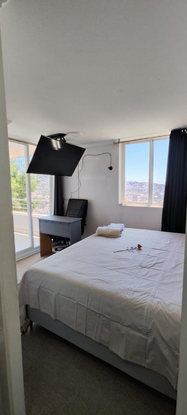 Ocean View & Pool Family 1p Apartment Valparaiso